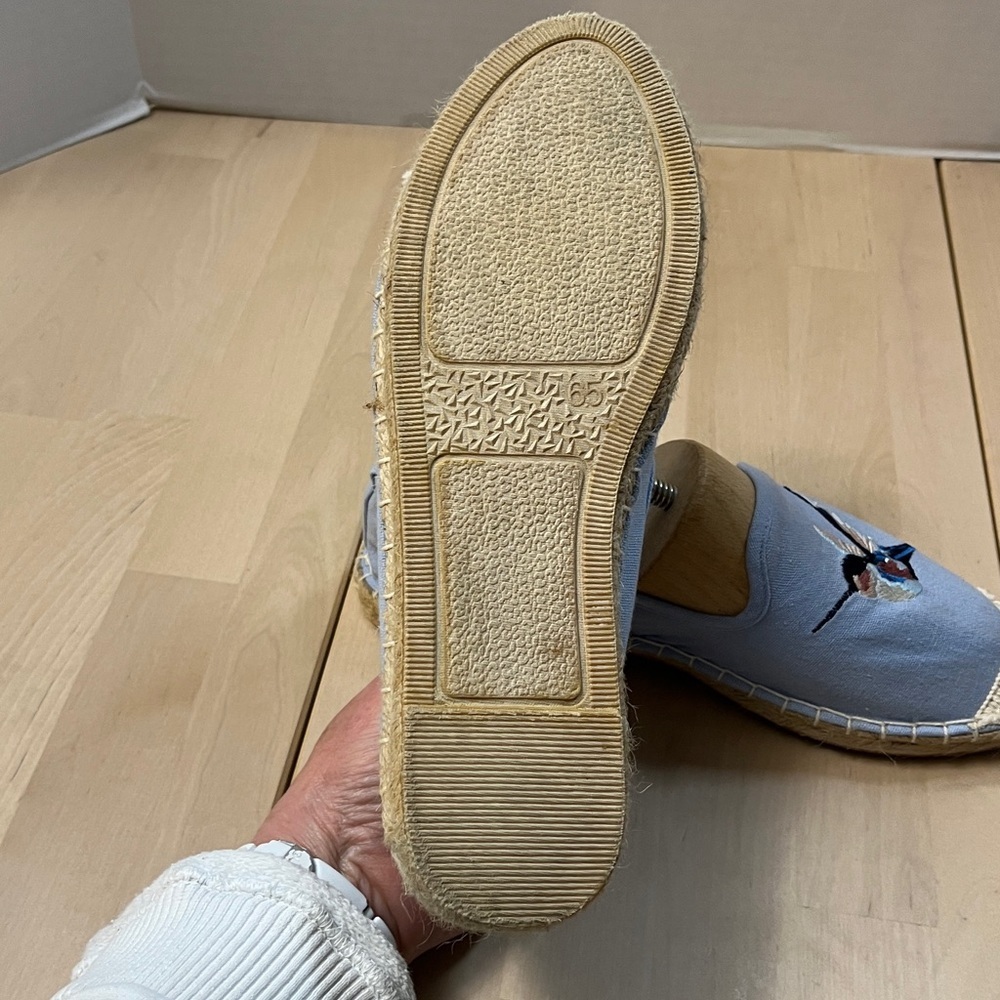 Coldwater Creek Light Blue w/ Embroidered Hummingbird Espadrilles Women’s 8.5 - Picture 10 of 16